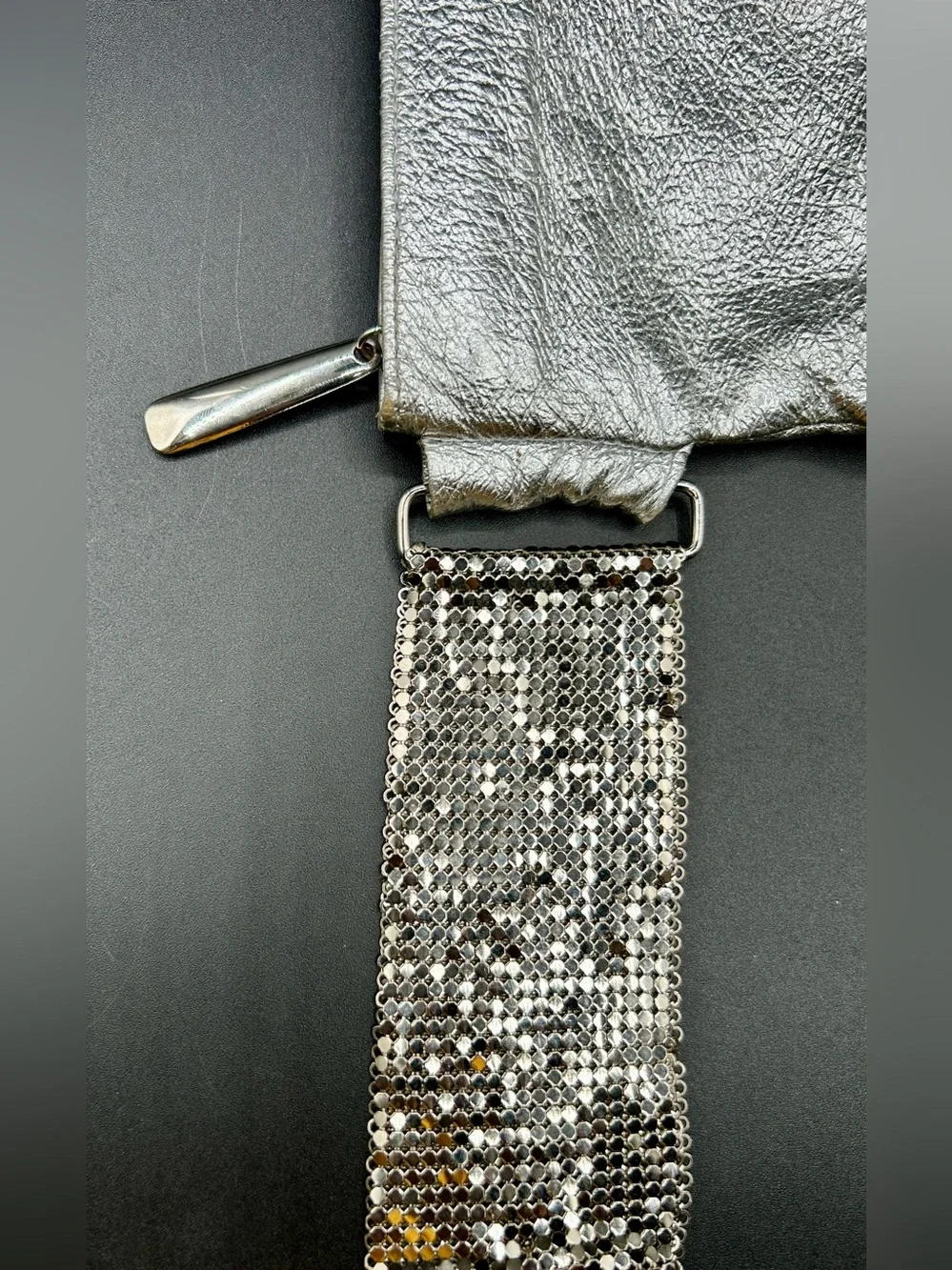 GEORGIE ALEXANDER Silver Metallic Leather Wristlet Clutch Purse.